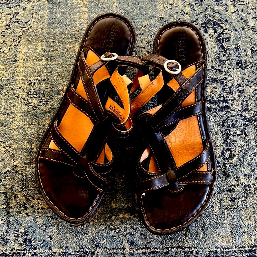 2 1/2” Black leather sandal, Super cushy comfortable, super cool w rubber soul